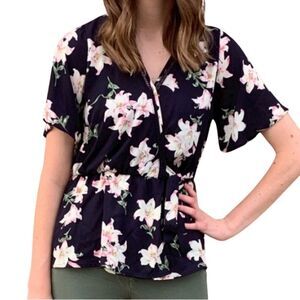 Sienna Sky navy floral faux wrap top size small NWOT